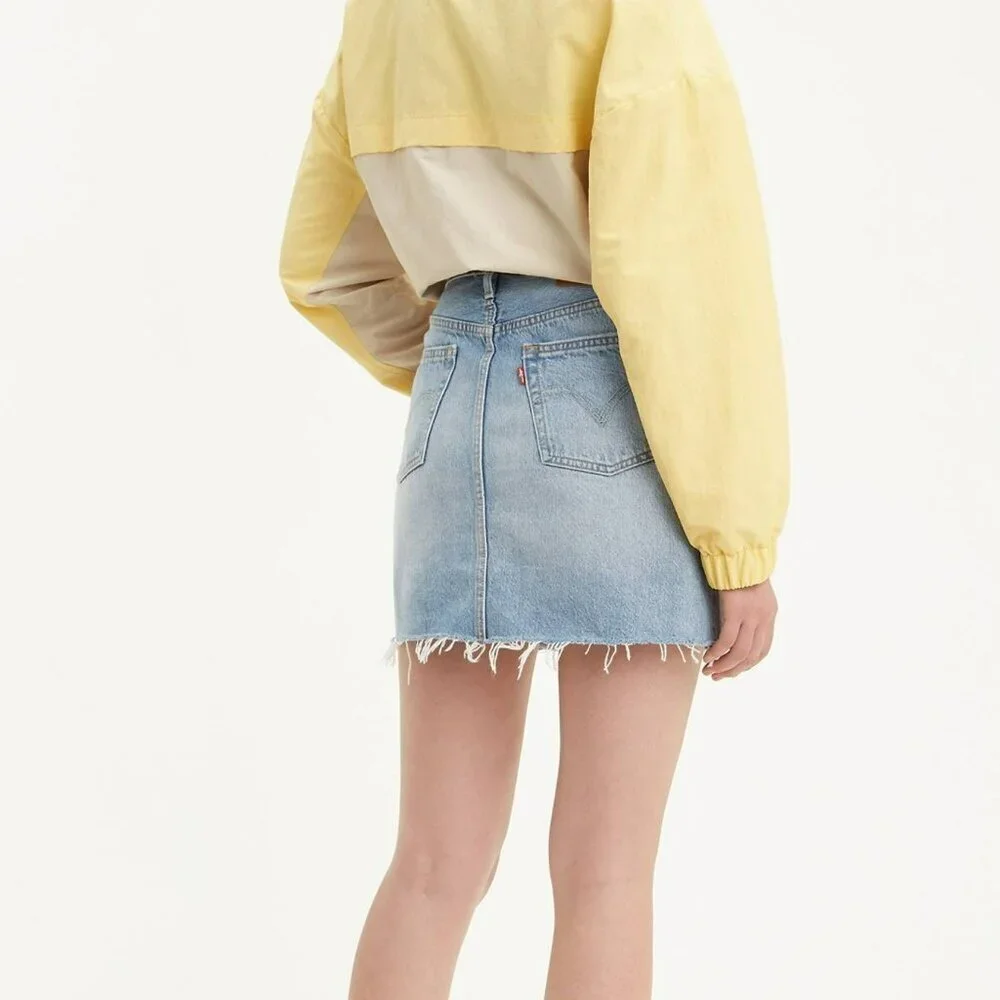 Levi’s Premium High Waisted Denim Mini Skirt Blue Light Wash Distressed Size 30